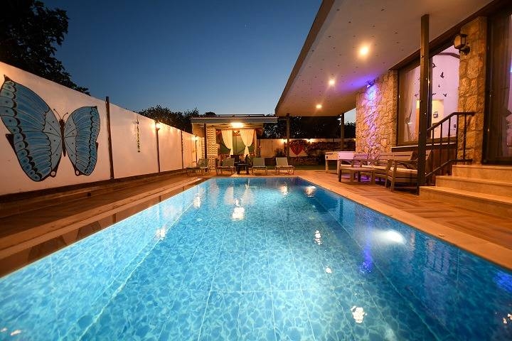 Fethiye Kayaköy'de Geniş Bahçeli, Özel Havuzlu, Şık Villa