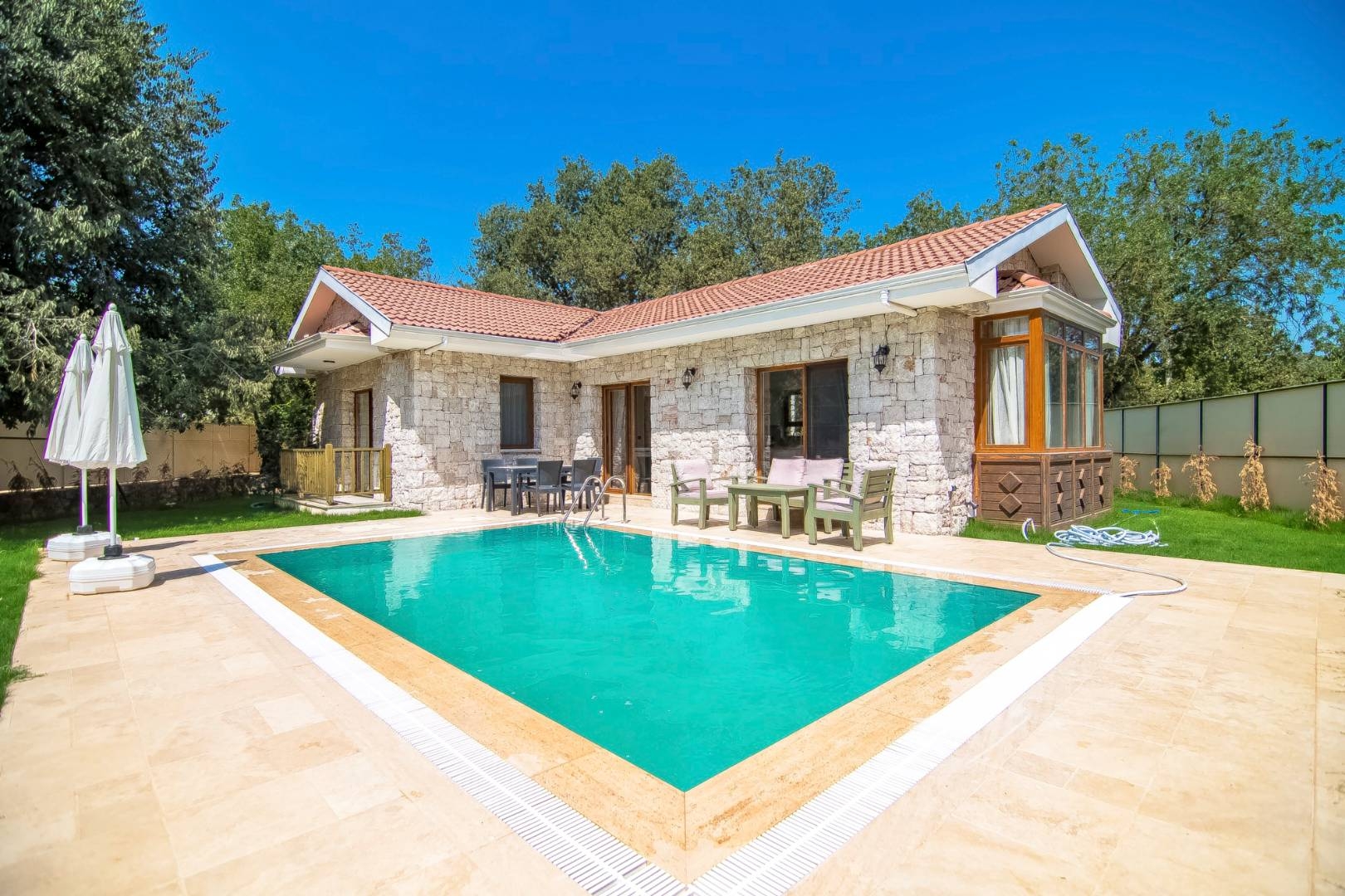 Fethiye Kayaköy'de Yeşilliklerle Dolu Bahçede, Özel Havuzlu, Şık Villa
