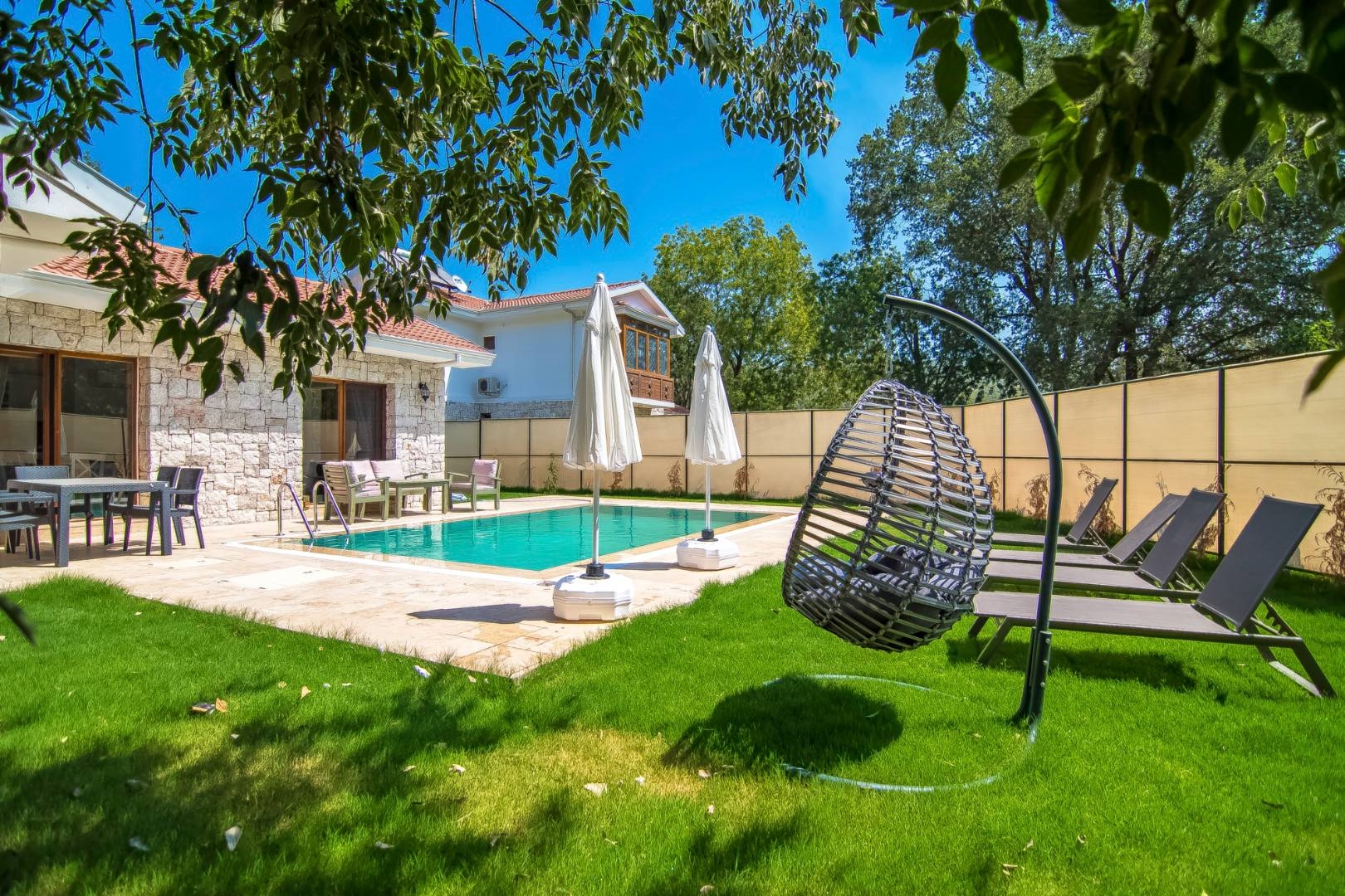 Fethiye Kayaköy'de Yeşilliklerle Dolu Bahçede, Özel Havuzlu, Şık Villa