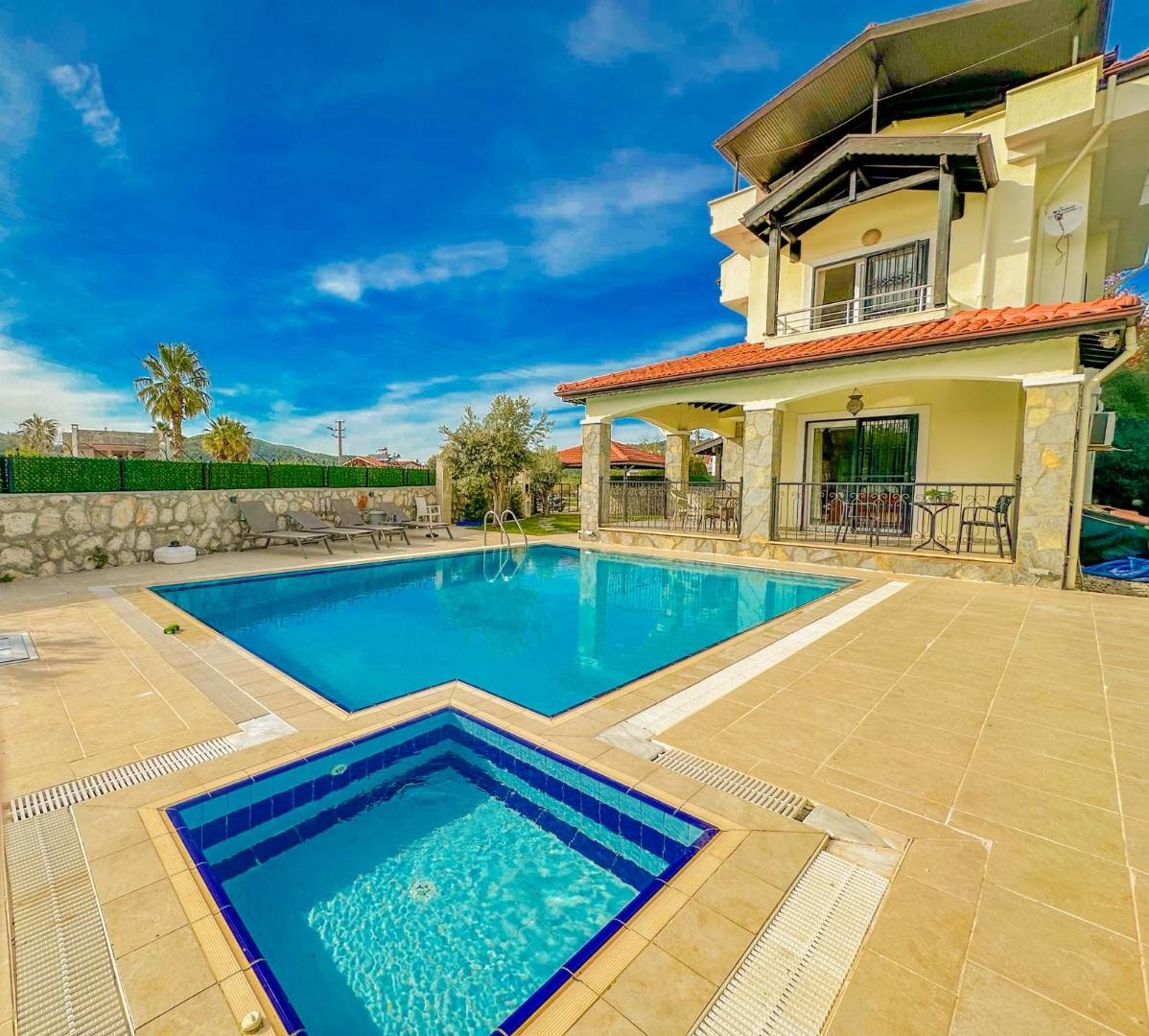 Fethiye Ölüdeniz'de Merkeze Yakın, Özel Havuzlu, 3+1 Villa