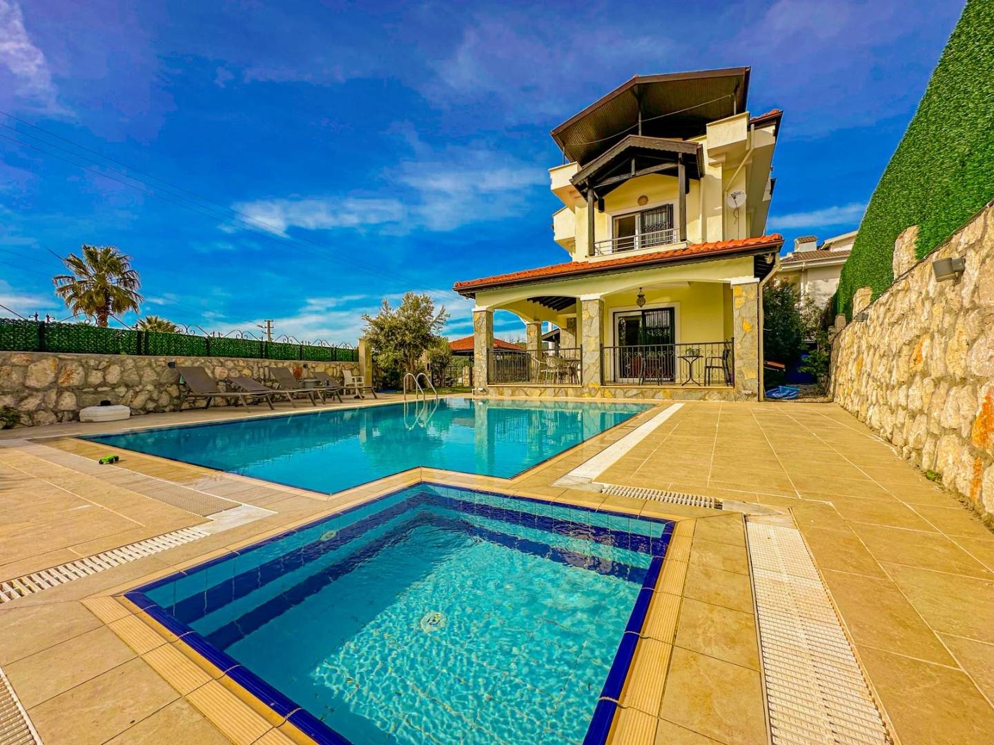 Fethiye Ölüdeniz'de Merkeze Yakın, Özel Havuzlu, 3+1 Villa