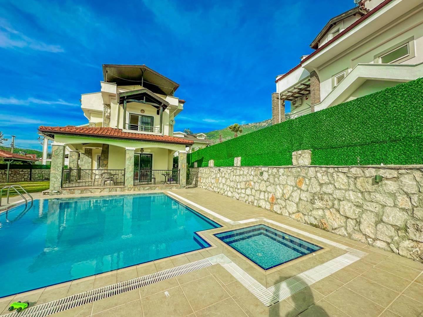 Fethiye Ölüdeniz'de Merkeze Yakın, Özel Havuzlu, 3+1 Villa-43269