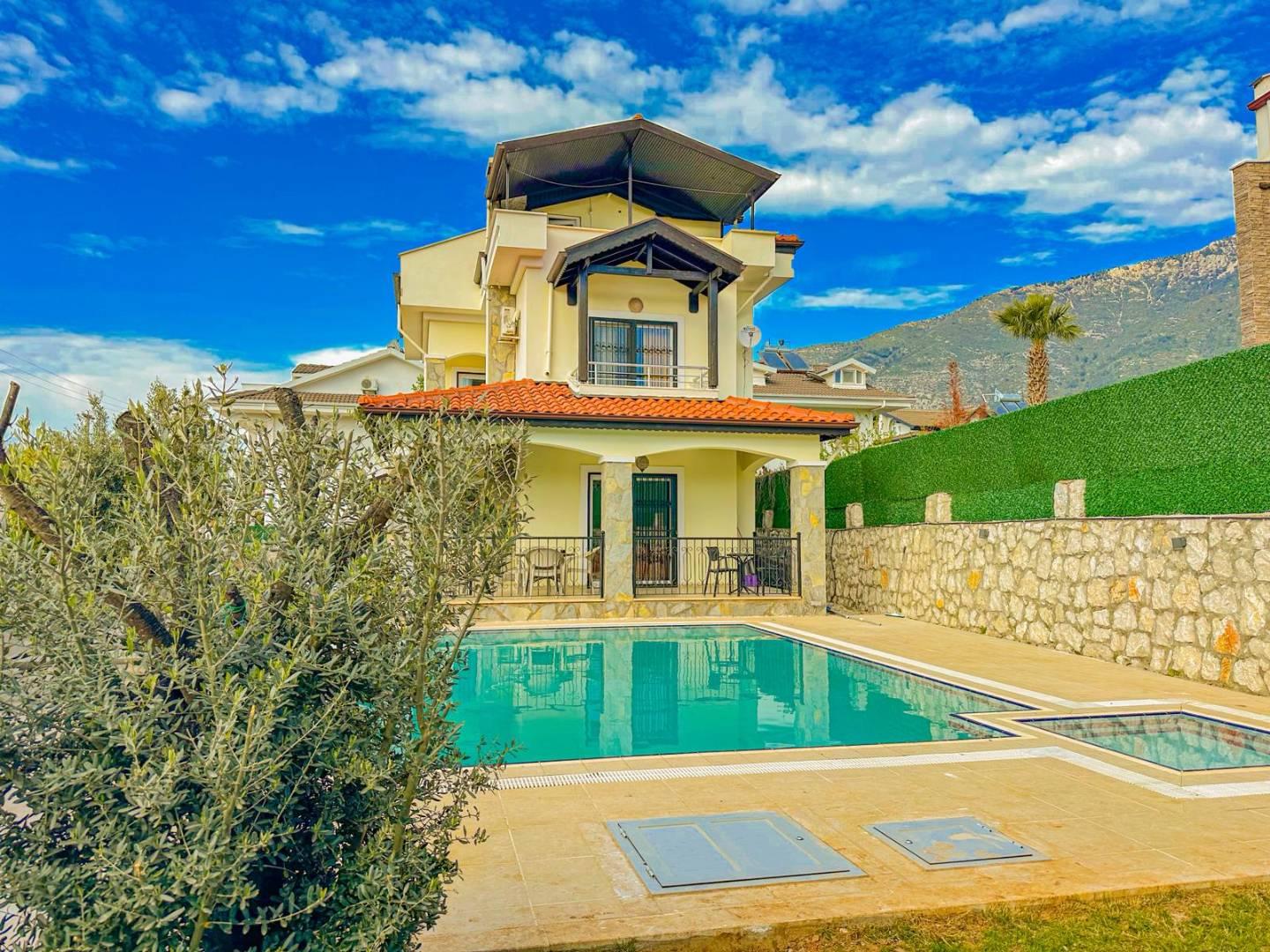 Fethiye Ölüdeniz'de Merkeze Yakın, Özel Havuzlu, 3+1 Villa-43269