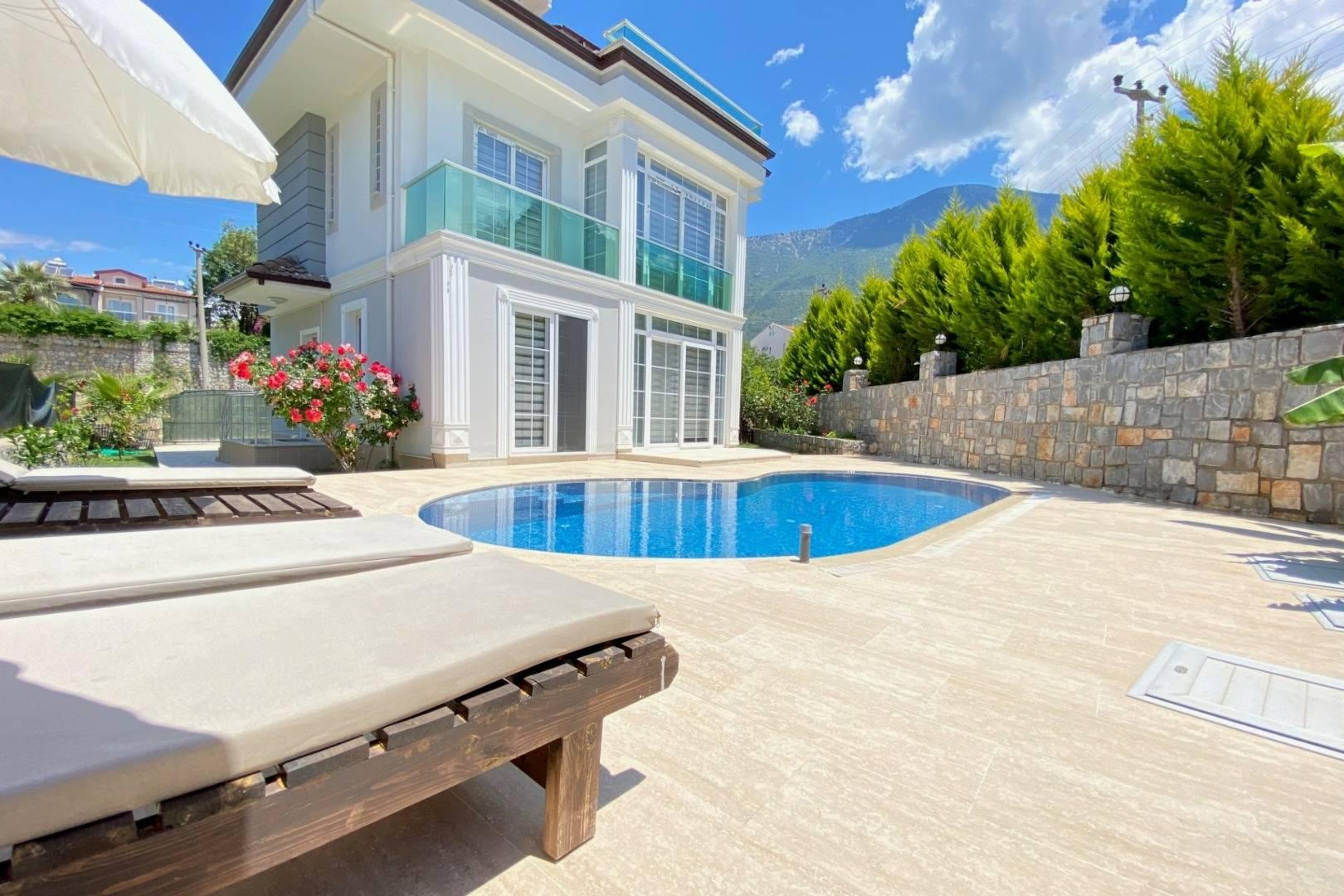 Fethiye Ölüdeniz'de Merkeze Yakın Konumda, Özel Havuzlu, Şık Villa-41367