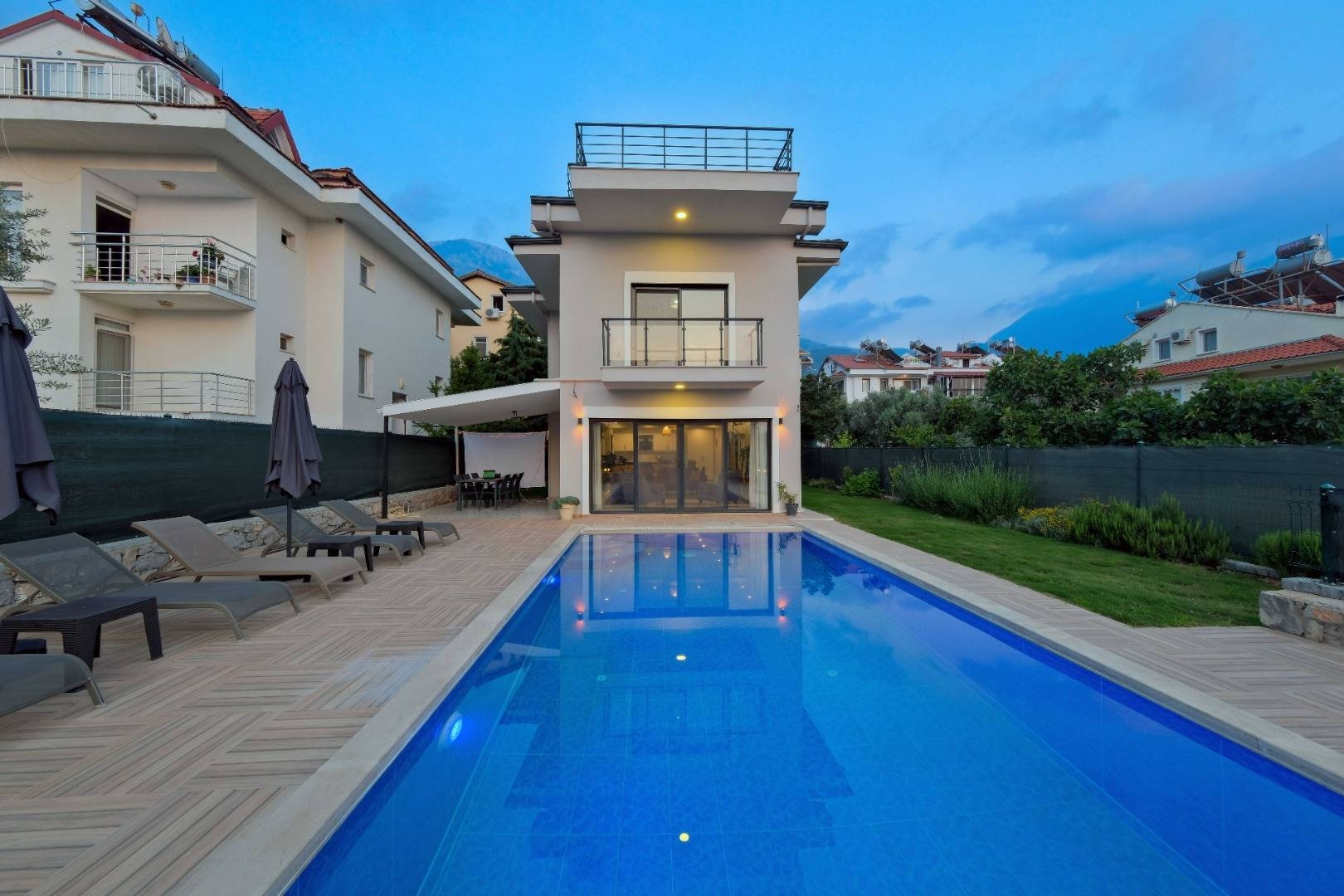 Fethiye Ölüdeniz'de Geniş Alanlara Sahip, Özel Havuzlu, Şık Villa