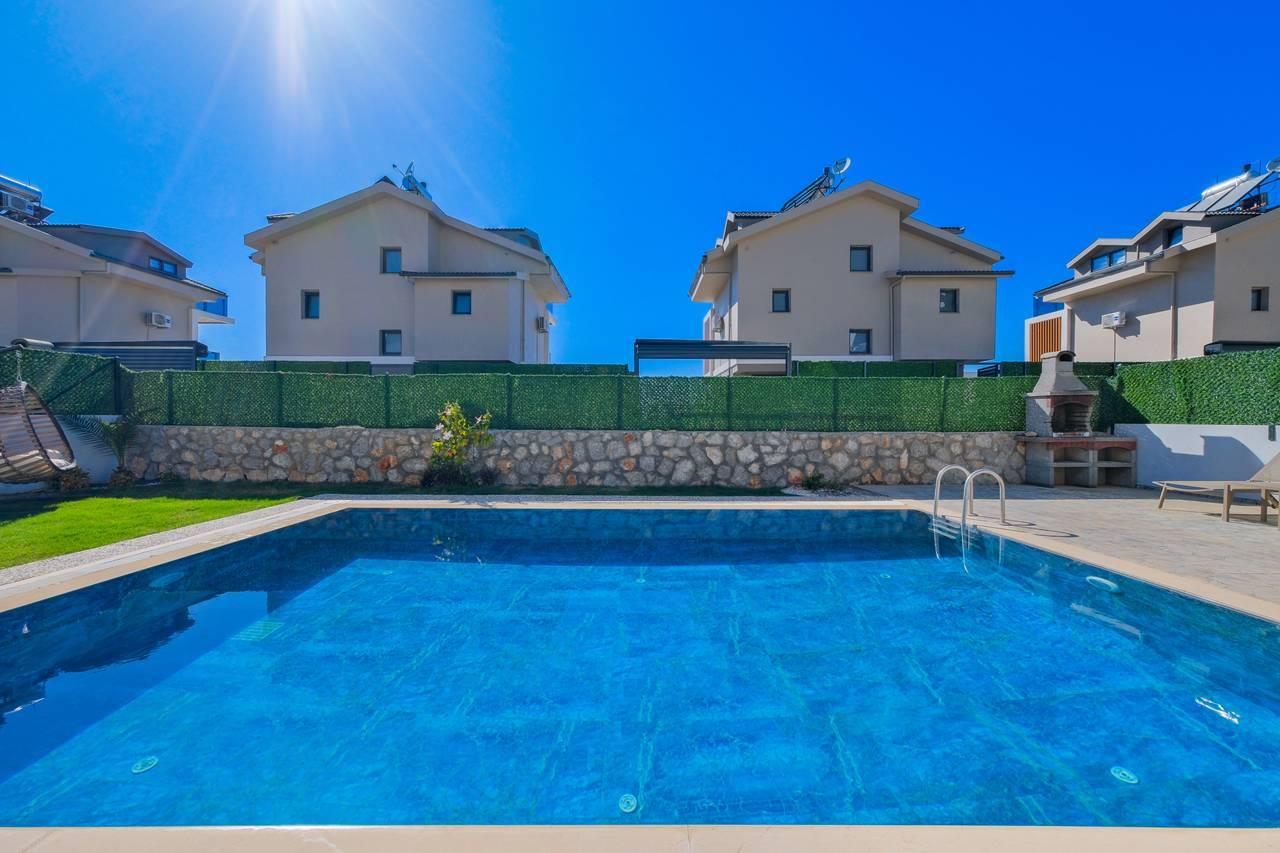 Fethiye Ölüdeniz'de Geniş Bahçeli, Açık ve Kapalı Havuzlu, 4+1 Villa-41633