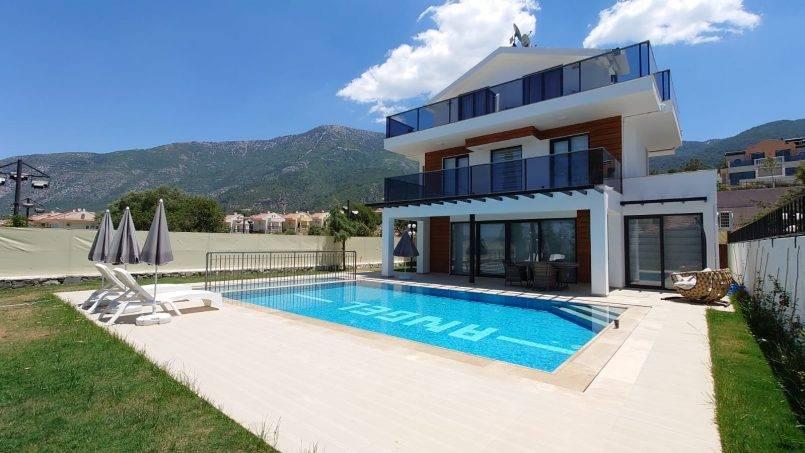 Fethiye Ölüdeniz'de Geniş Alanlara Sahip, Özel Havuzlu, Modern Villa-41673