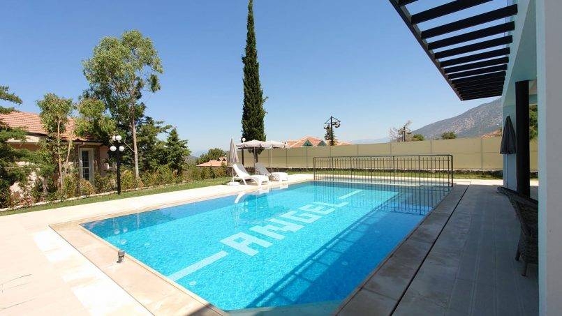 Fethiye Ölüdeniz'de Geniş Alanlara Sahip, Özel Havuzlu, Modern Villa