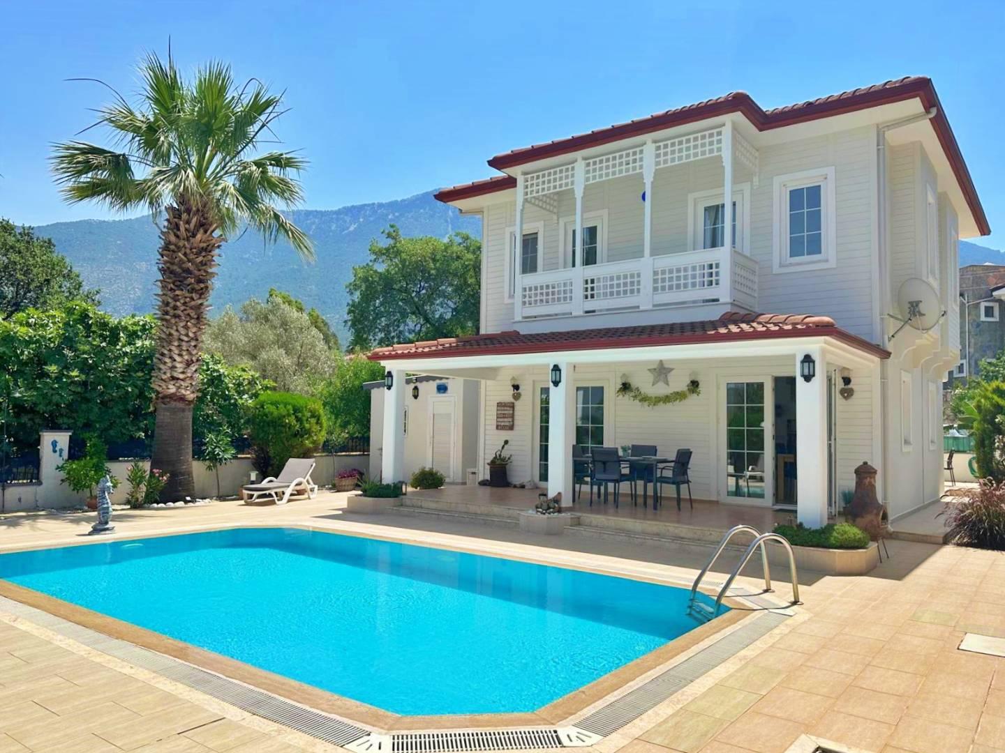 Fethiye Ölüdeniz'de Elverişli Konumda, Özel Havuzlu, 3+1 Villa-43015