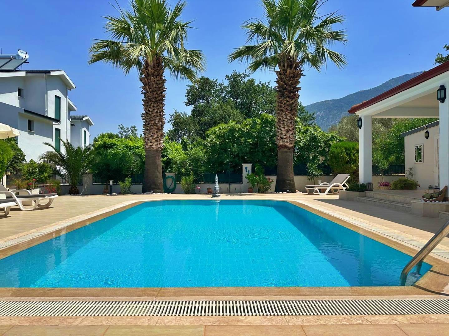 Fethiye Ölüdeniz'de Elverişli Konumda, Özel Havuzlu, 3+1 Villa-43015