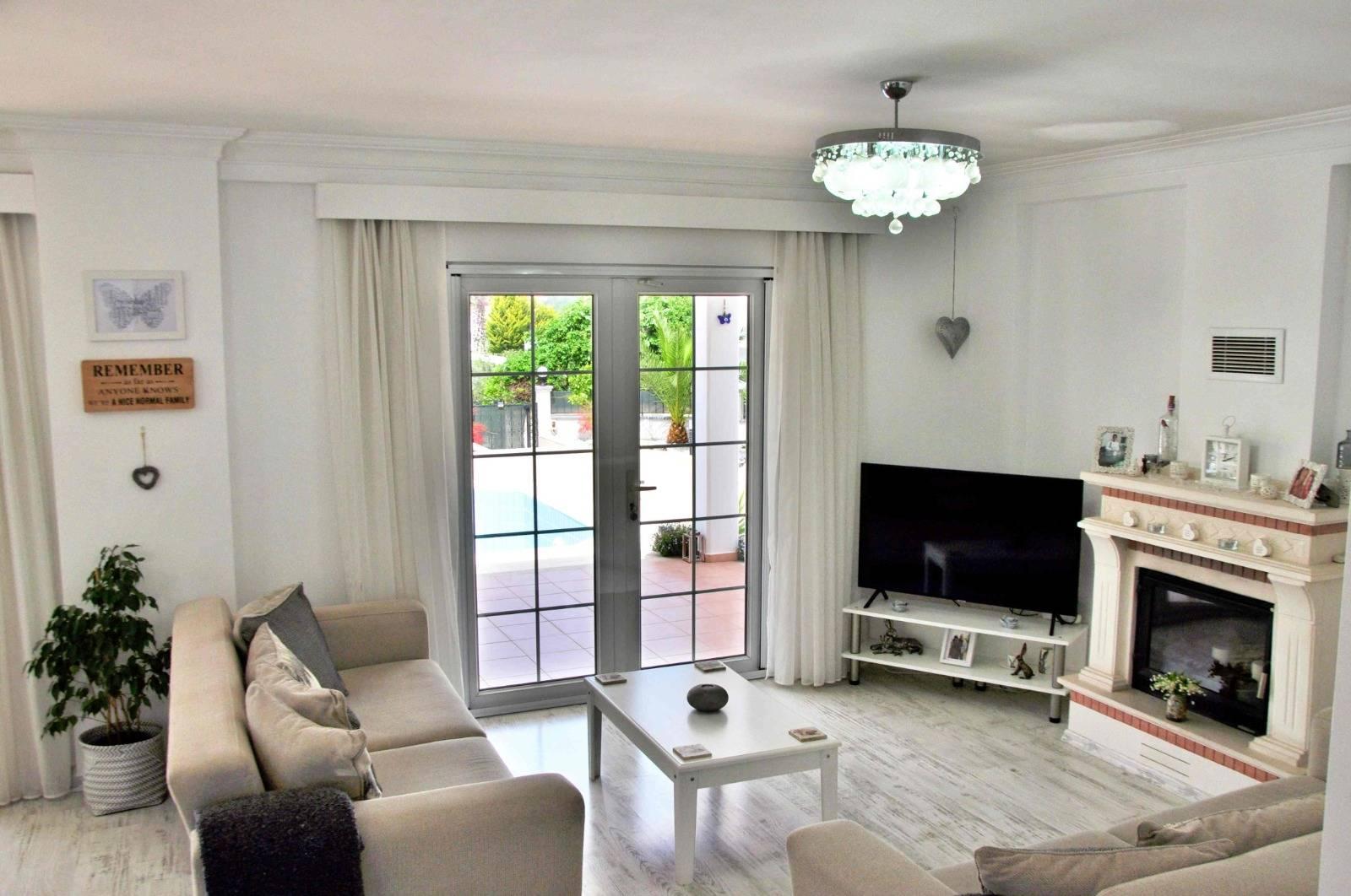 Fethiye Ölüdeniz'de Elverişli Konumda, Özel Havuzlu, 3+1 Villa-43015