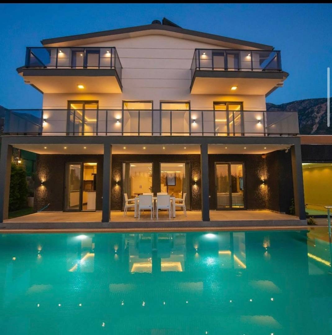 Fethiye Ölüdeniz'de Elverişli Konumda, Özel Havuzlu, 7 Kişilik Villa