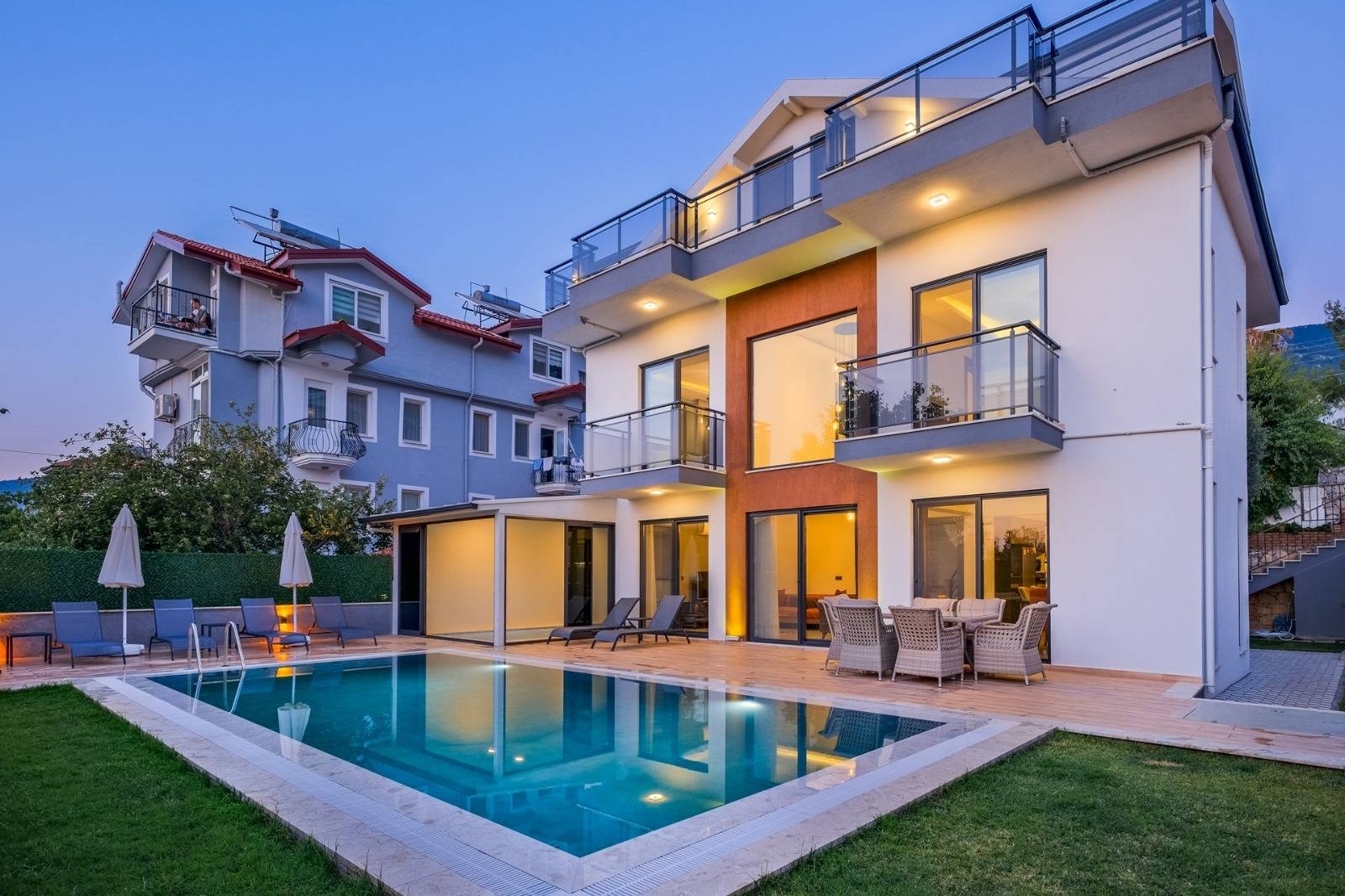 Fethiye Ölüdeniz'de Elverişli Konumda, Özel Havuzlu, Modern Villa