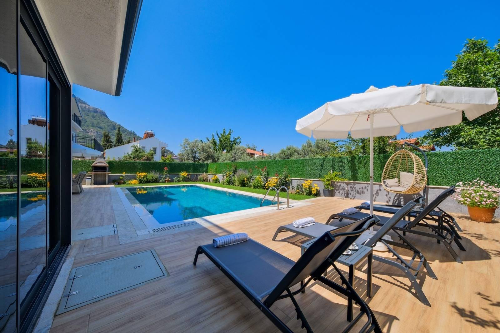 Fethiye Ölüdeniz'de Elverişli Konumda, Özel Havuzlu, Modern Villa-42172