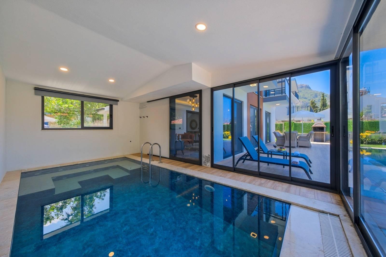 Fethiye Ölüdeniz'de Elverişli Konumda, Özel Havuzlu, Modern Villa-42172