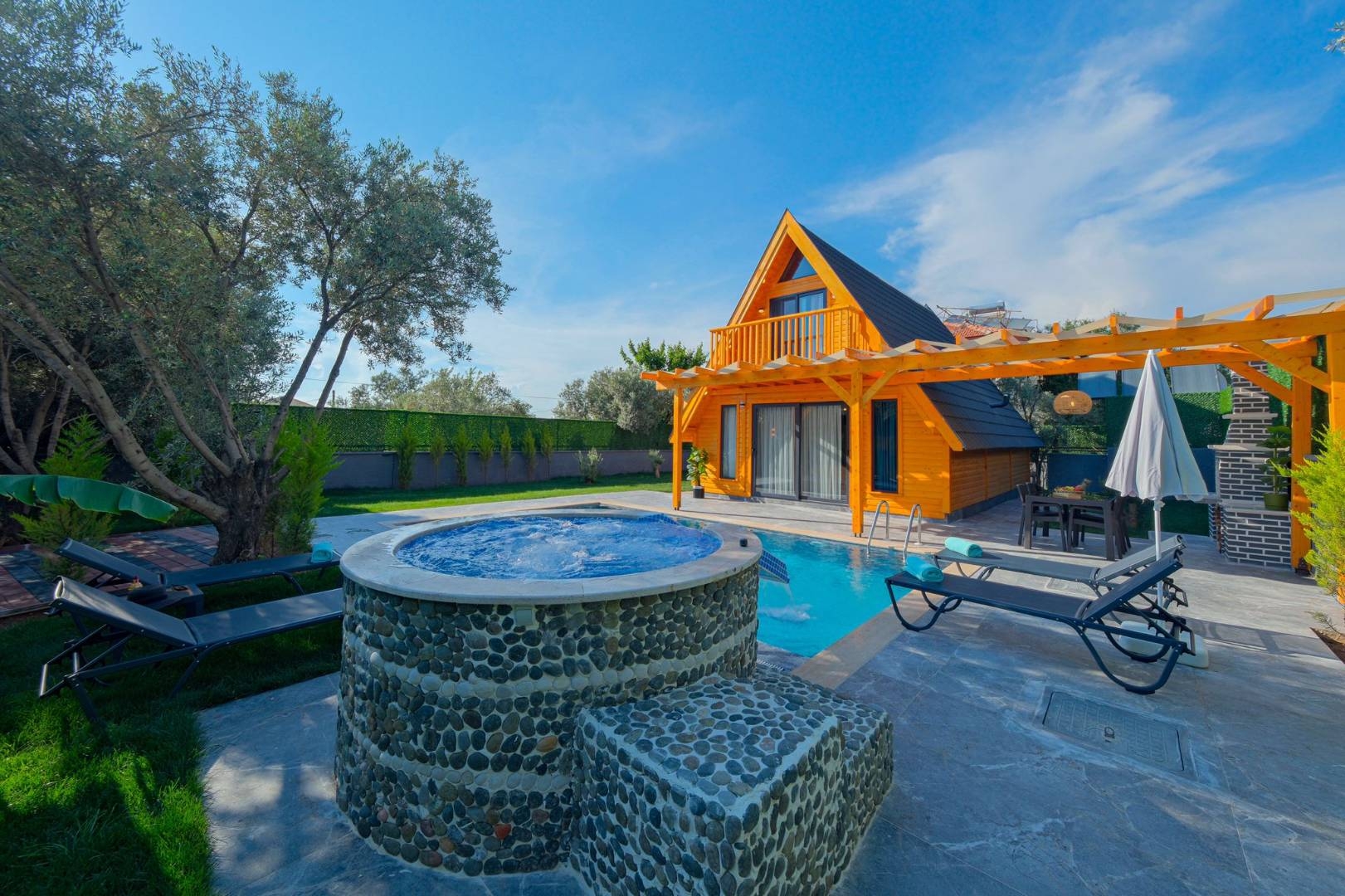 Fethiye Ölüdeniz'de Enfes Doğada, Özel Havuzlu, Şık Bungalov