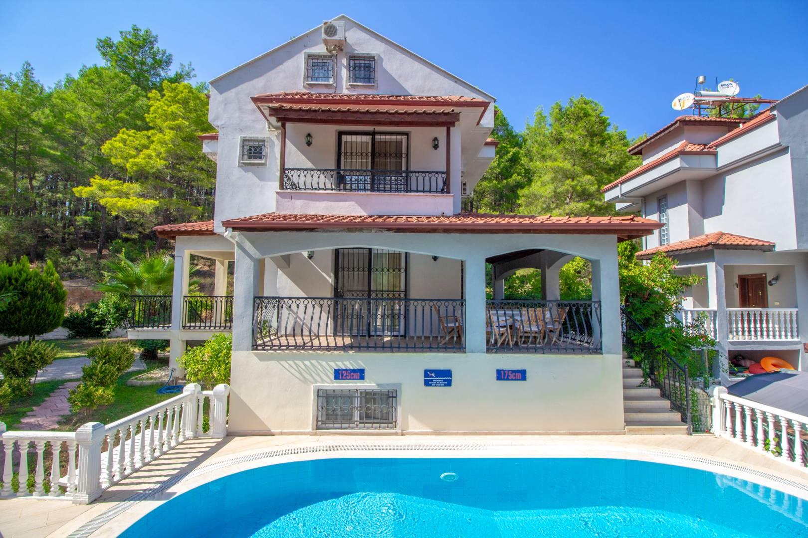 Fethiye Ölüdeniz'de Geniş Ailelere Uygun, Özel Havuzlu, 5+1 Villa-43326