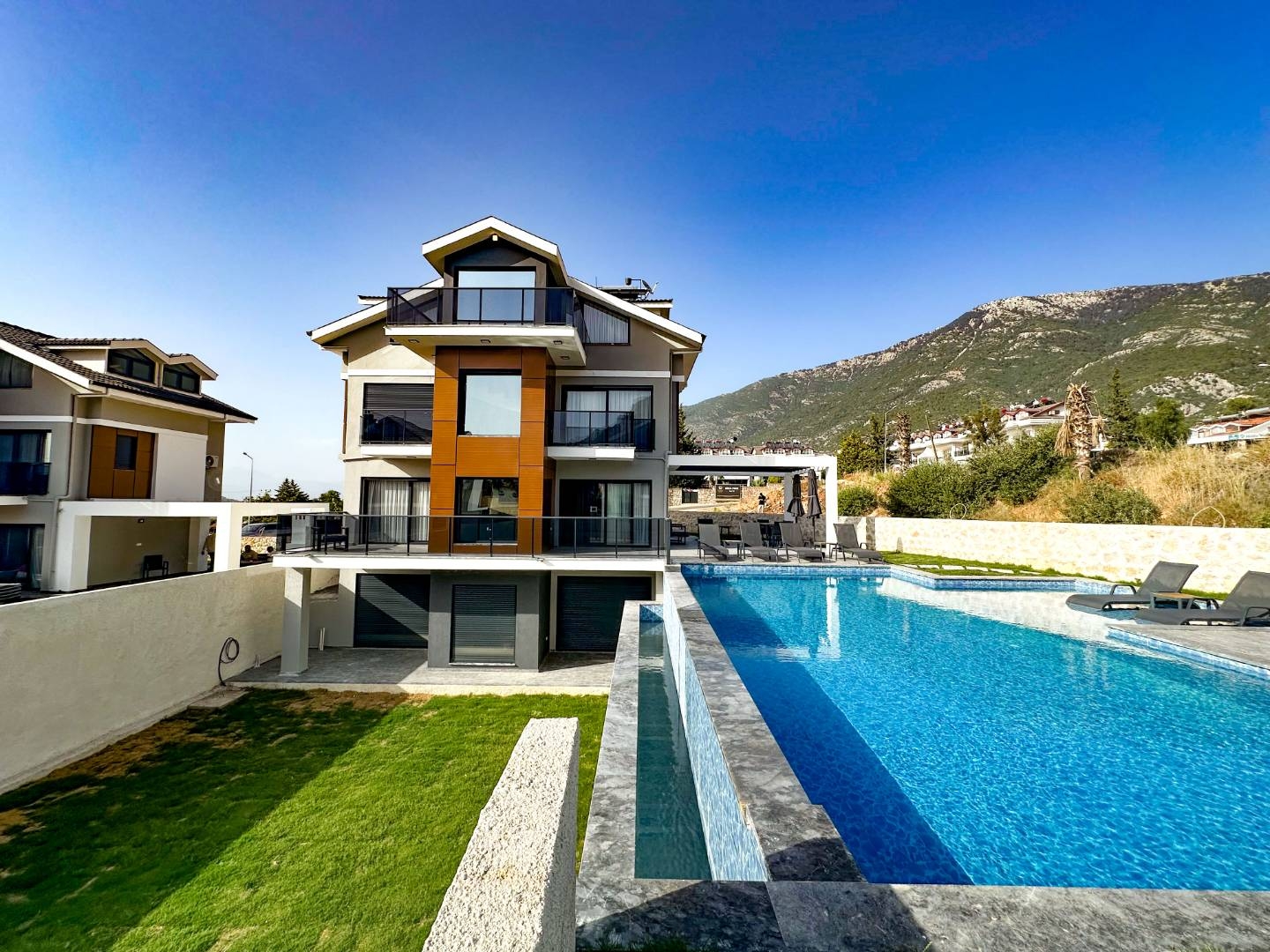 Fethiye Ölüdeniz'de Geniş Ailelere Uygun, Özel Havuzlu, 5+1 Villa