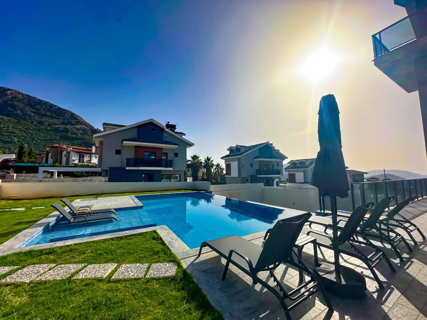 Fethiye Ölüdeniz'de Geniş Ailelere Uygun, Özel Havuzlu, 5+1 Villa-43334