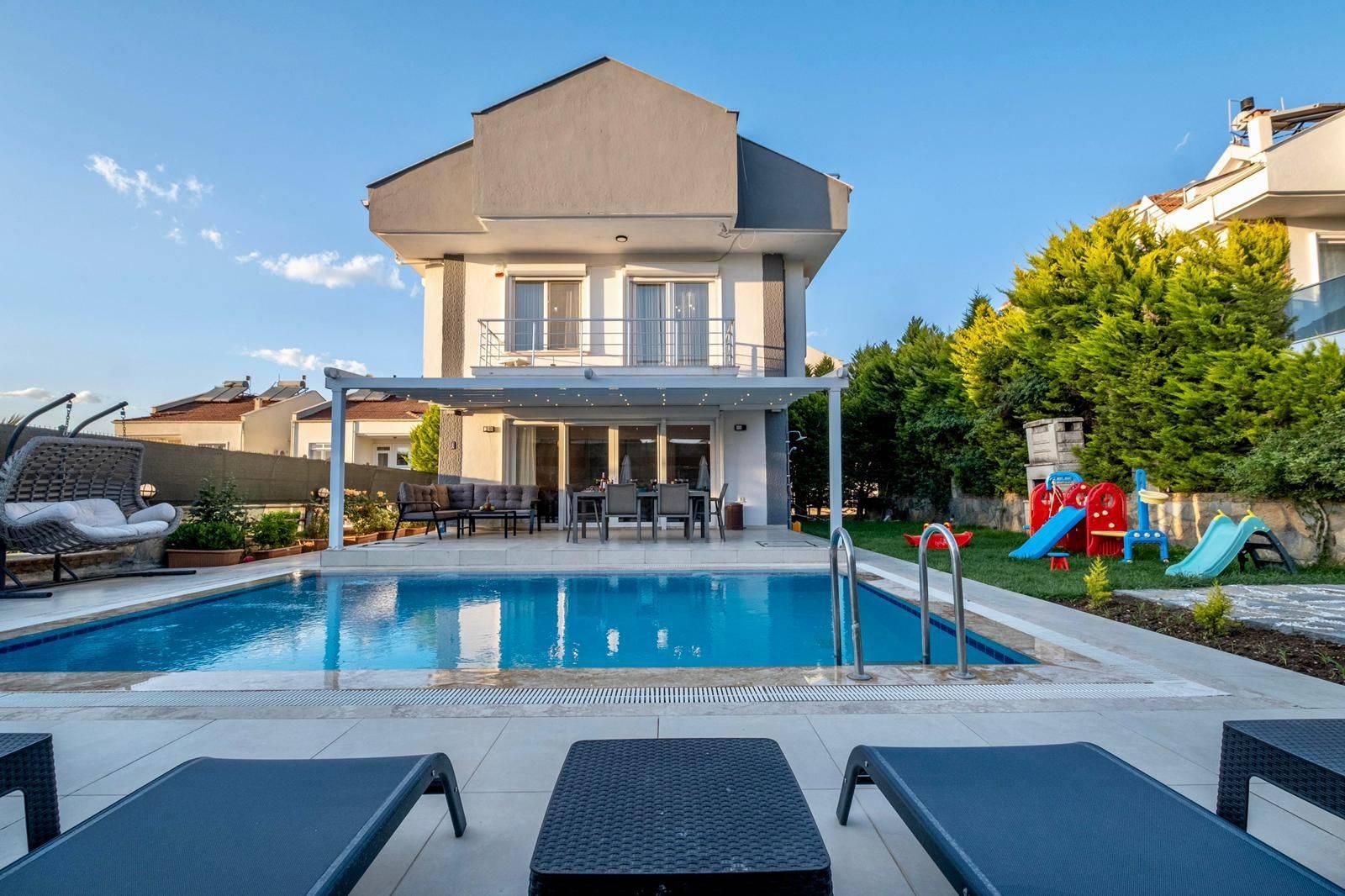 Fethiye Ölüdeniz'de Geniş Ailelere Uygun, Özel Havuzlu, Geniş Villa-41898