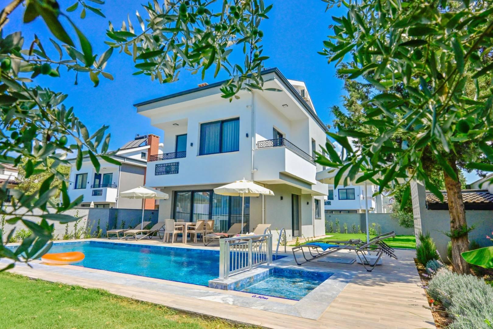 Fethiye Ölüdeniz'de Geniş Ailelere Uygun, Özel Havuzlu, Konforlu Villa-39034