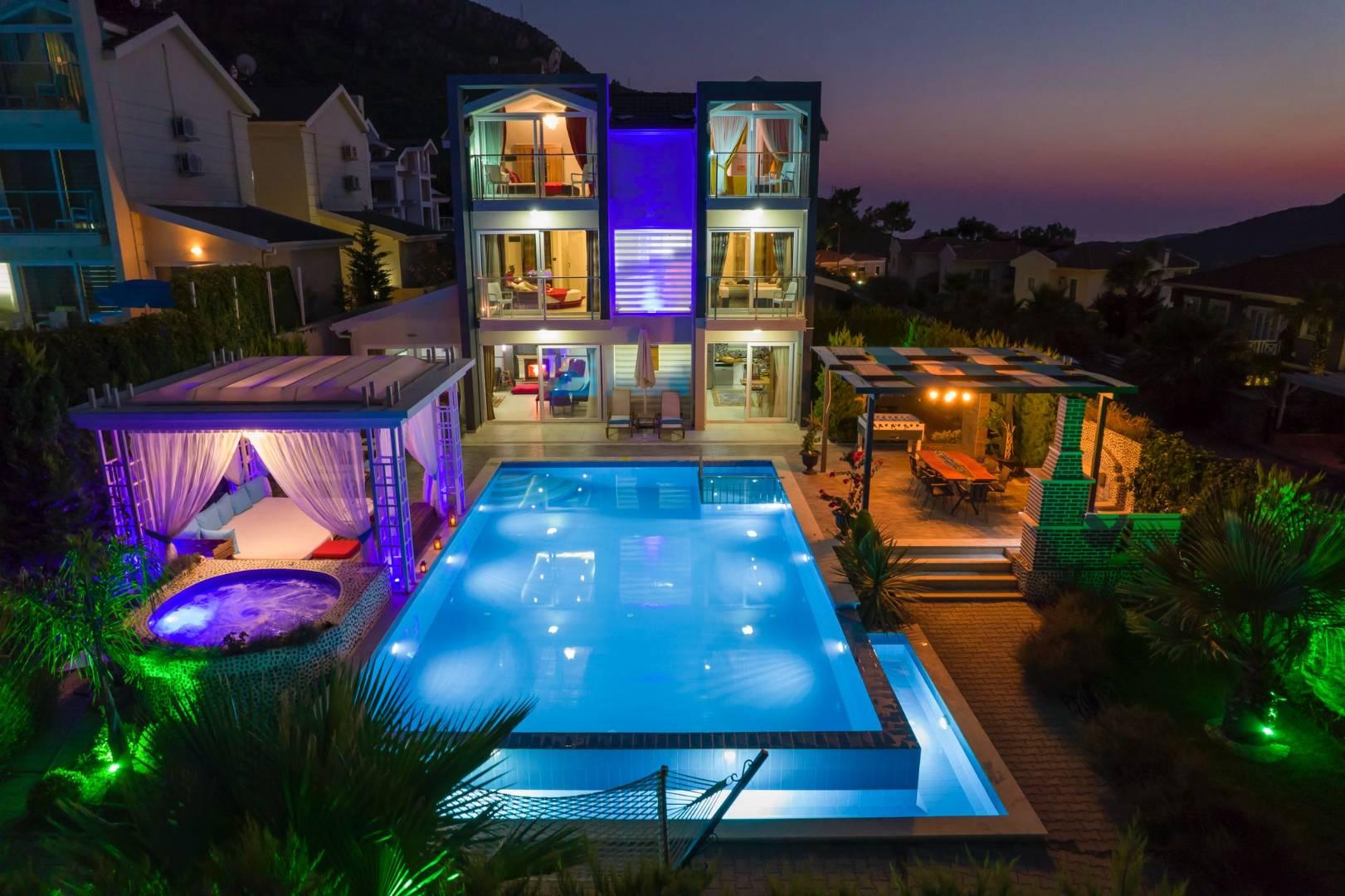 Fethiye Ölüdeniz'de Geniş Ailelere Uygun, Özel Havuzlu, Lüks Villa-43081