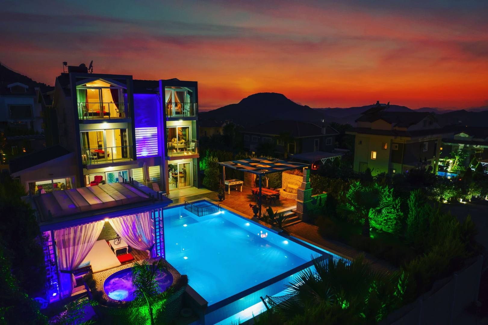 Fethiye Ölüdeniz'de Geniş Ailelere Uygun, Özel Havuzlu, Lüks Villa