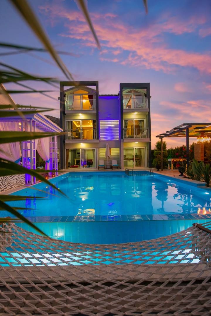 Fethiye Ölüdeniz'de Geniş Ailelere Uygun, Özel Havuzlu, Lüks Villa