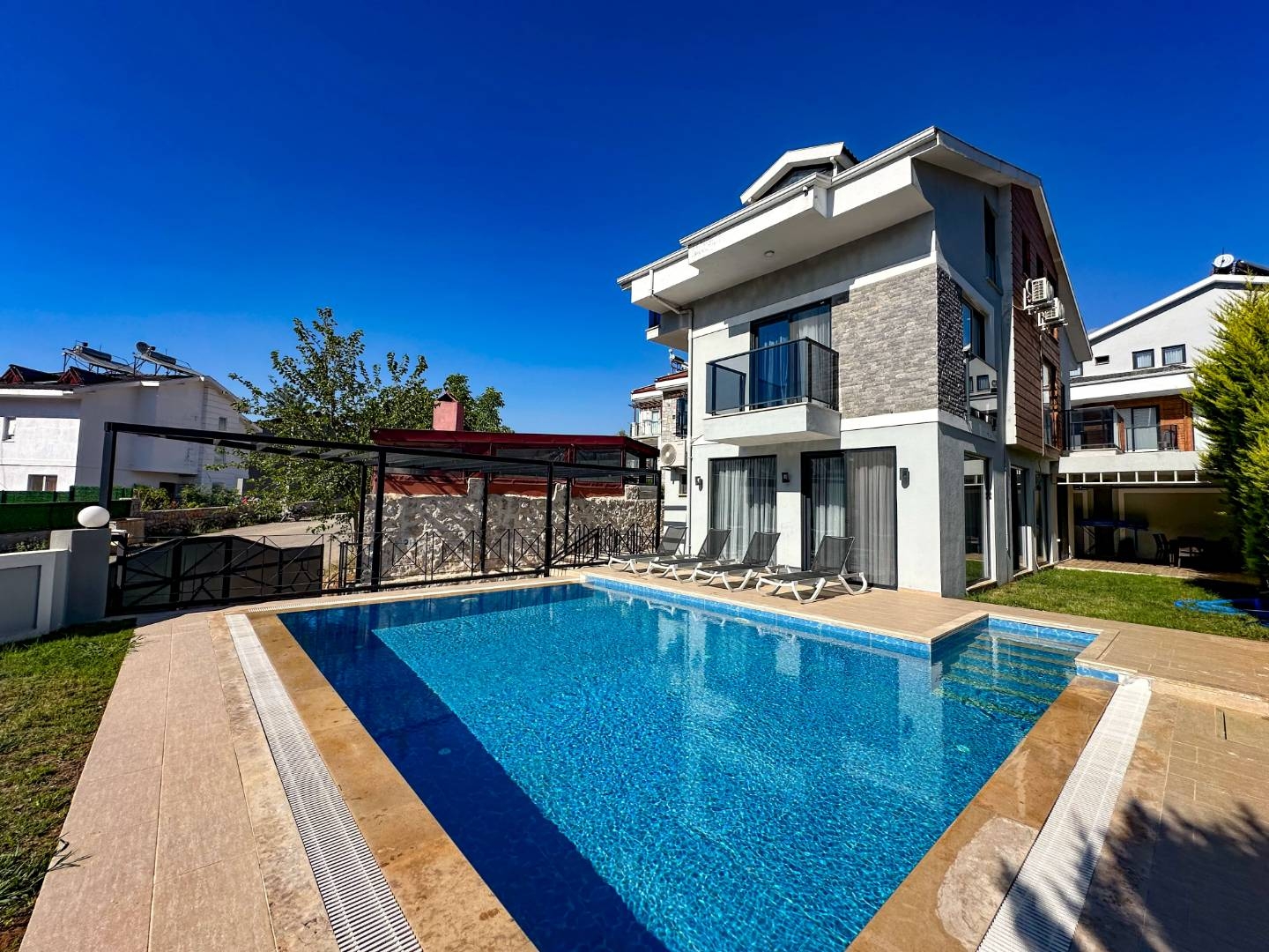 Fethiye Ölüdeniz'de Geniş Ailelere Uygun, Özel Havuzlu, Lüks Villa