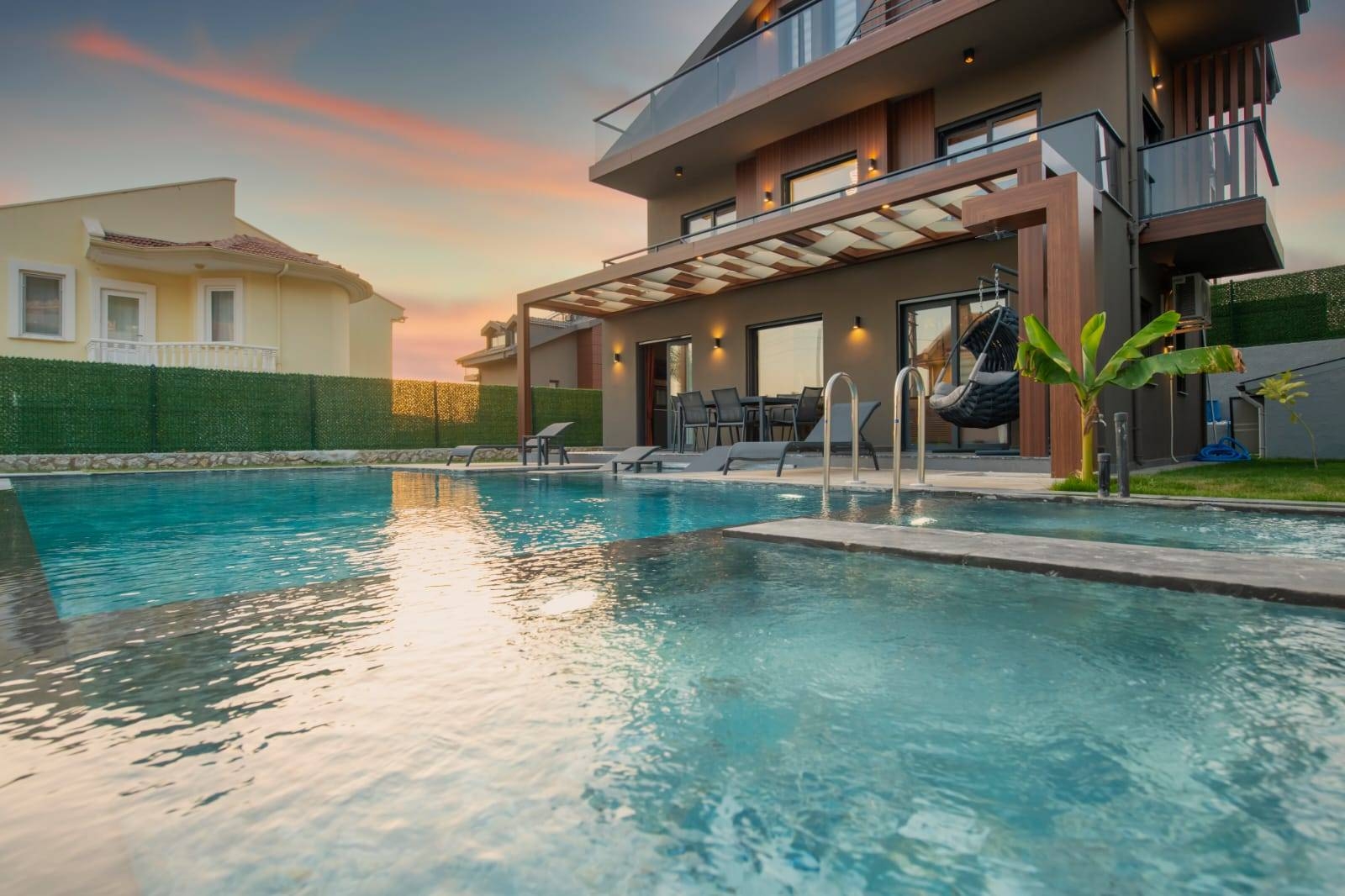 Fethiye Ölüdeniz'de Geniş Ailelere Uygun, Özel Havuzlu, Lüks Villa