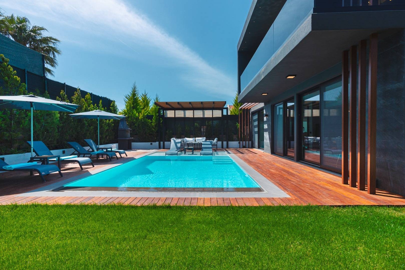 Fethiye Ölüdeniz'de Tasarımıyla Büyüleyen, Özel Havuzlu, Şık Villa