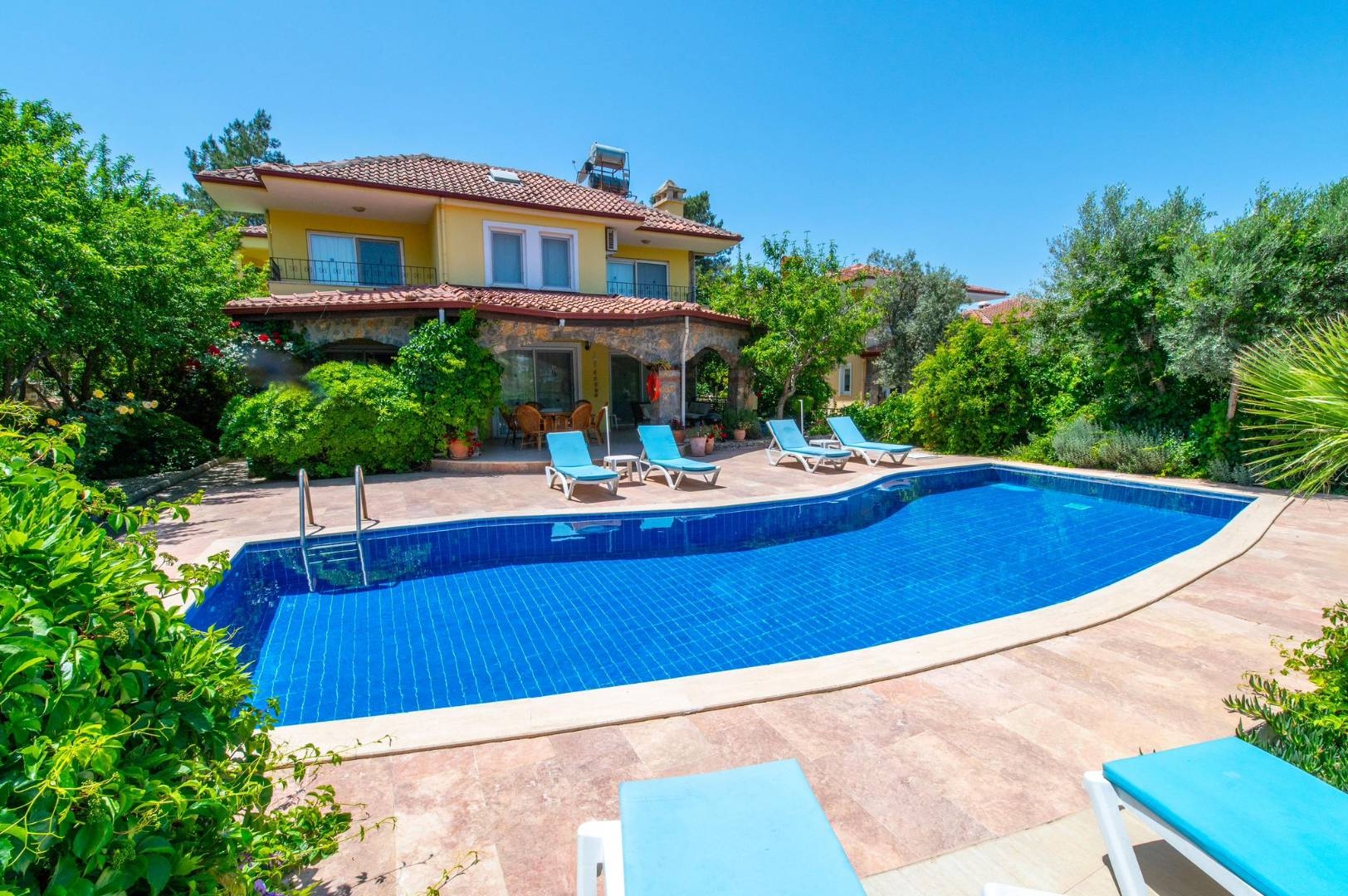 Fethiye Ölüdeniz'de Merkezi Konumda, Özel Havuzlu, Şık Villa