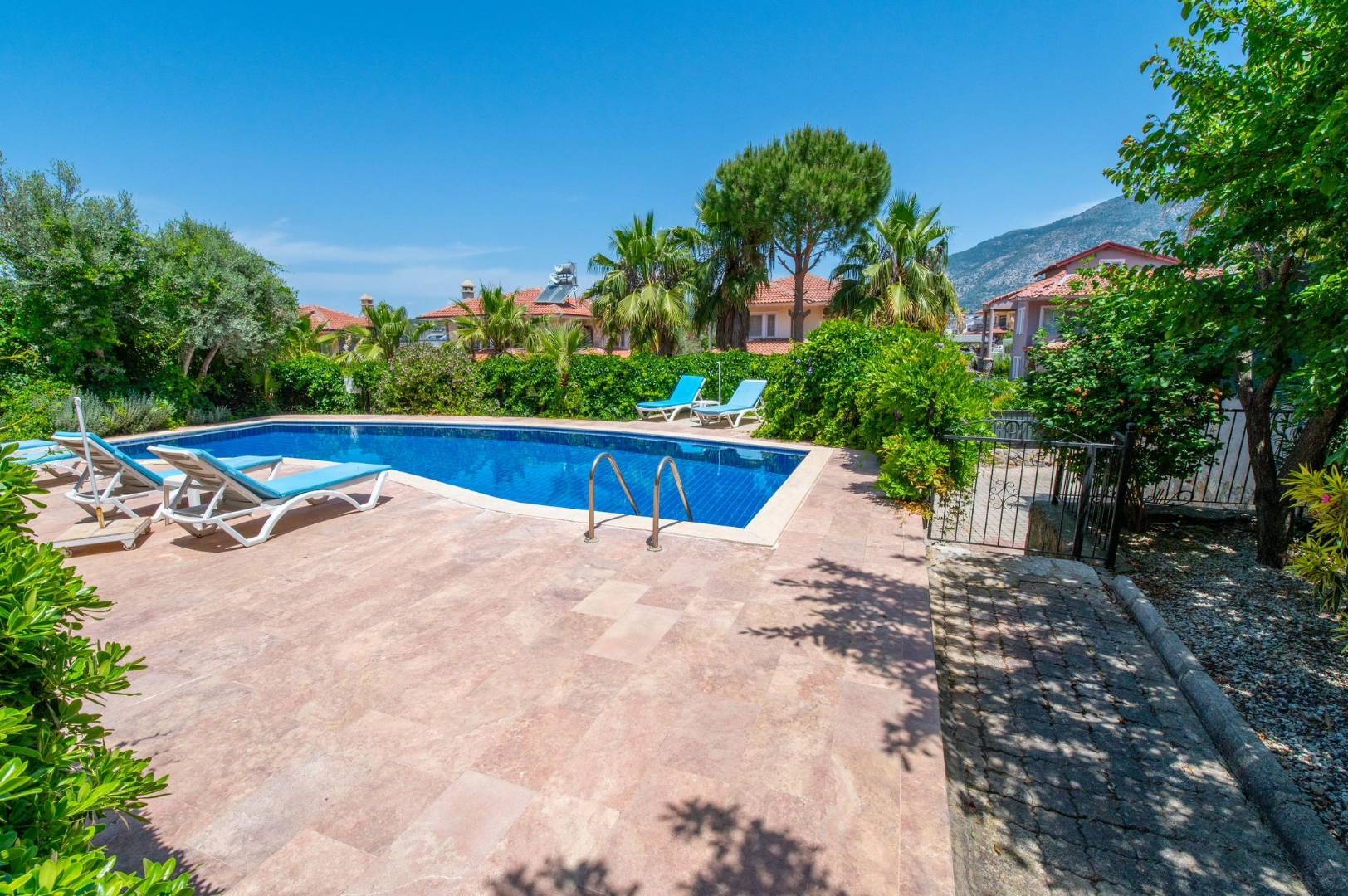 Fethiye Ölüdeniz'de Merkezi Konumda, Özel Havuzlu, Şık Villa