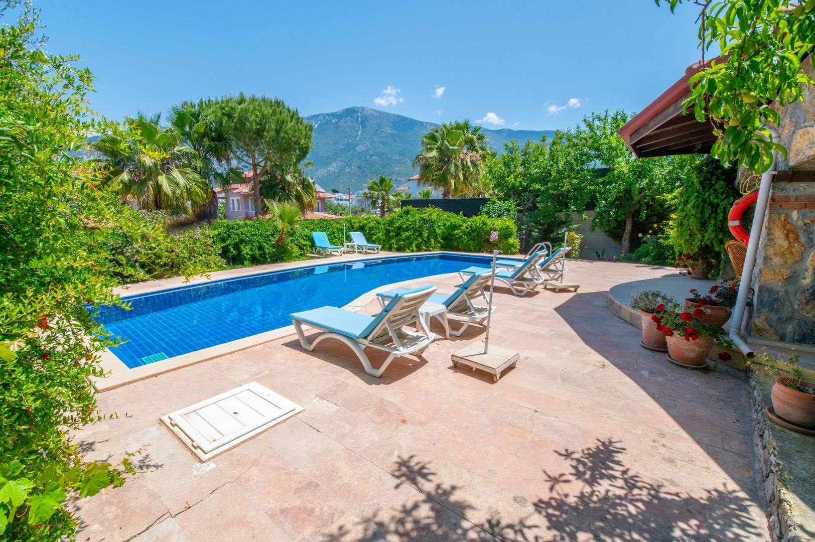 Fethiye Ölüdeniz'de Merkezi Konumda, Özel Havuzlu, Şık Villa