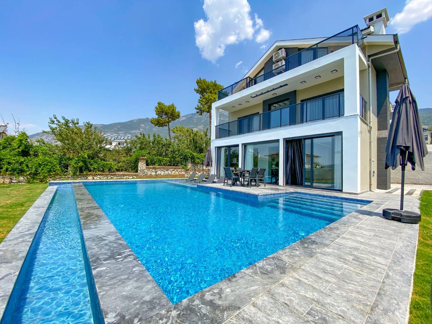 Fethiye Ölüdeniz'de Geniş Ailelere Uygun, Özel Havuzlu, Şık Villa-43109