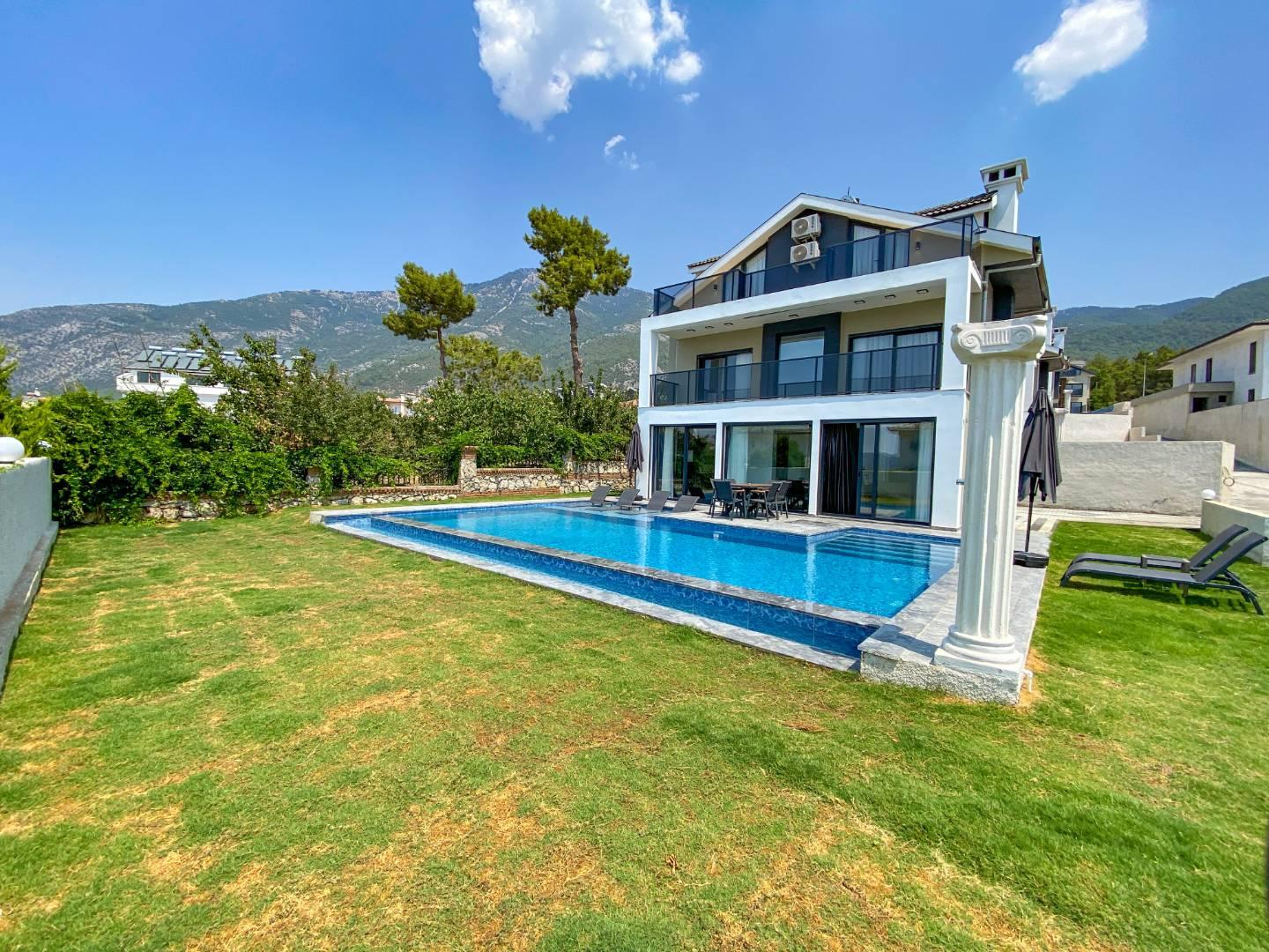 Fethiye Ölüdeniz'de Geniş Ailelere Uygun, Özel Havuzlu, Şık Villa-43109