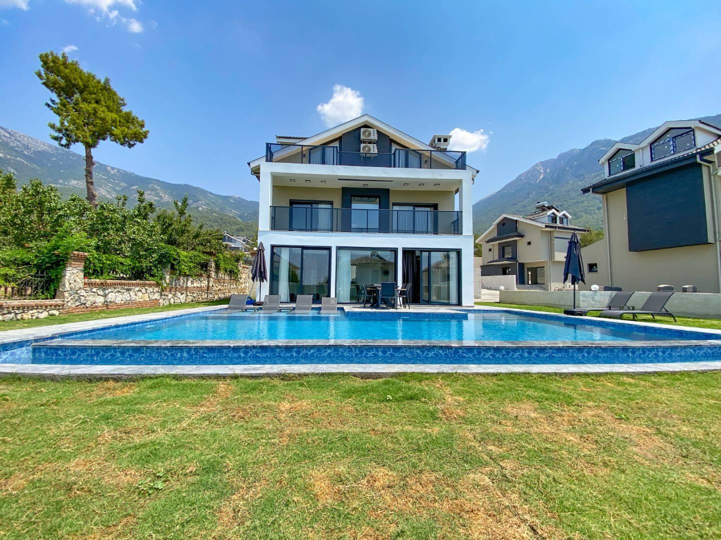 Fethiye Ölüdeniz'de Geniş Ailelere Uygun, Özel Havuzlu, Şık Villa-43109
