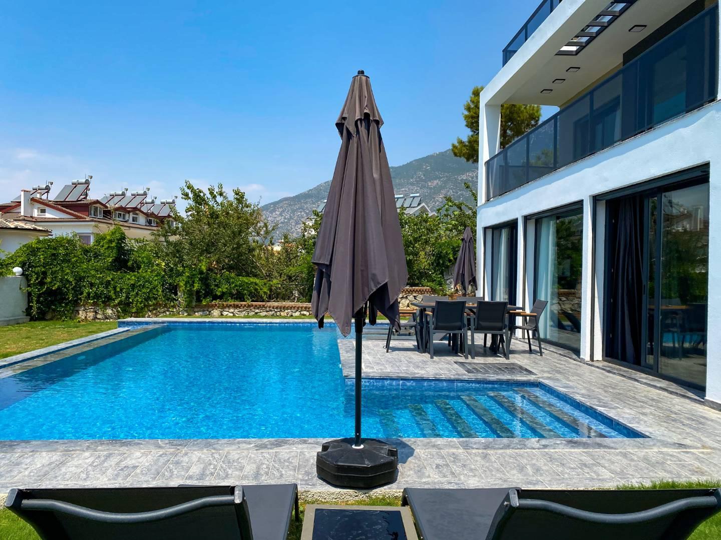 Fethiye Ölüdeniz'de Geniş Ailelere Uygun, Özel Havuzlu, Şık Villa-43109