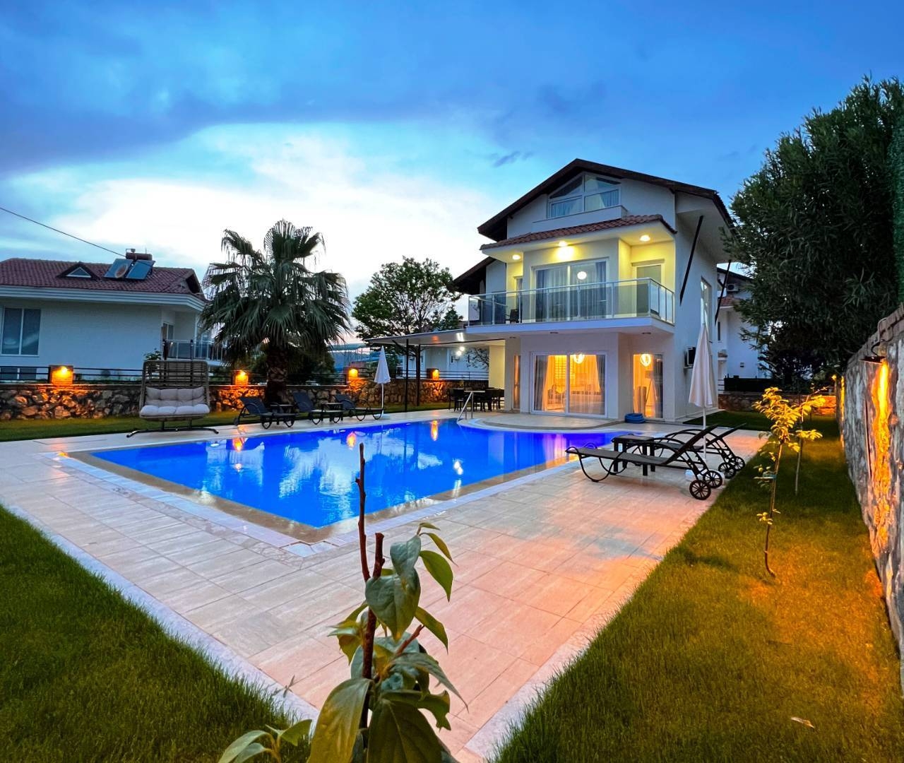 Fethiye Ölüdeniz'de Geniş Alanlara Sahip, Özel Havuzlu, 4+1 Villa