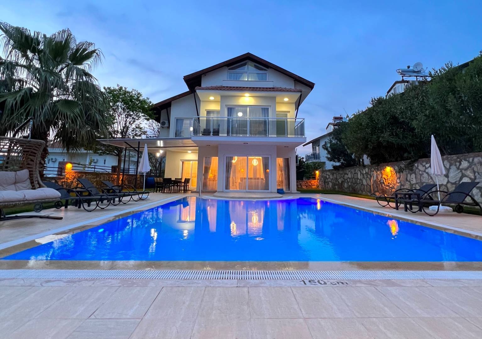 Fethiye Ölüdeniz'de Geniş Alanlara Sahip, Özel Havuzlu, 4+1 Villa