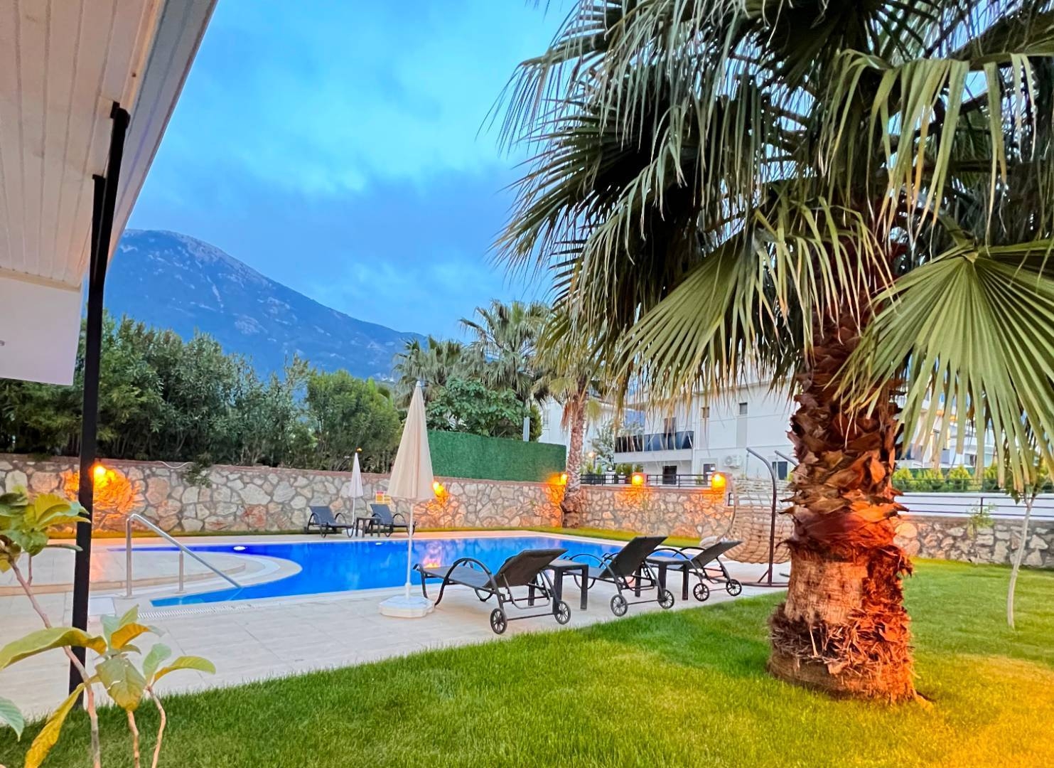Fethiye Ölüdeniz'de Geniş Alanlara Sahip, Özel Havuzlu, 4+1 Villa