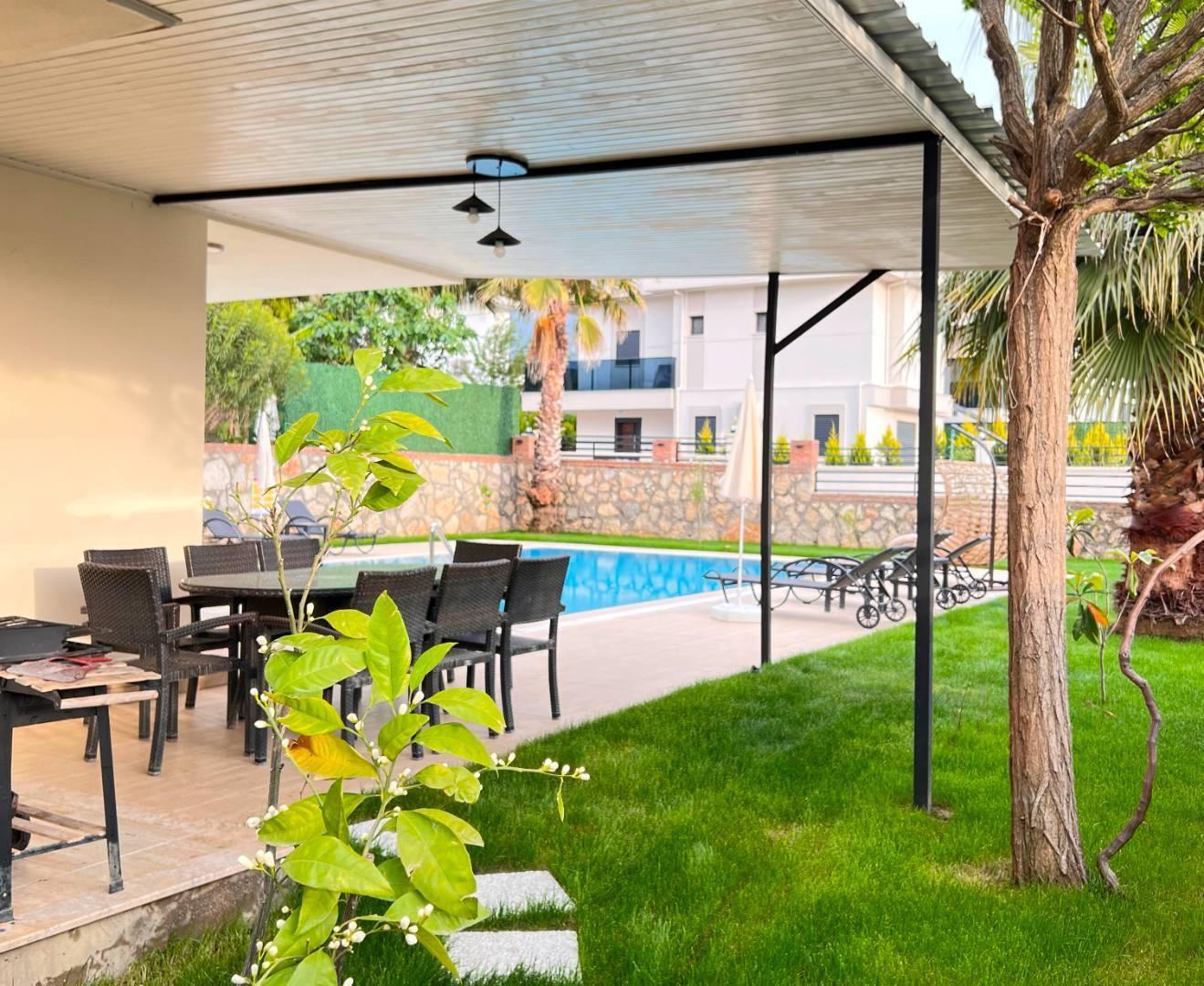 Fethiye Ölüdeniz'de Geniş Alanlara Sahip, Özel Havuzlu, 4+1 Villa-31735