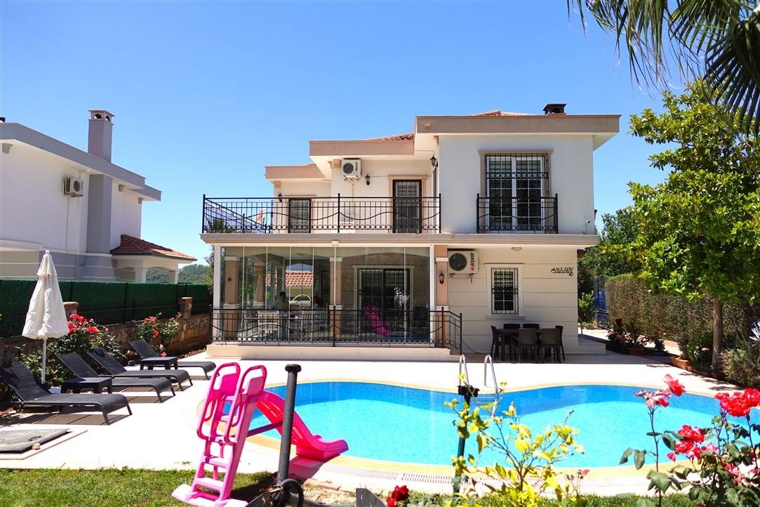 Fethiye Ölüdeniz'de Geniş Alanlı, Özel Havuzlu, Konforlu Şık Villa