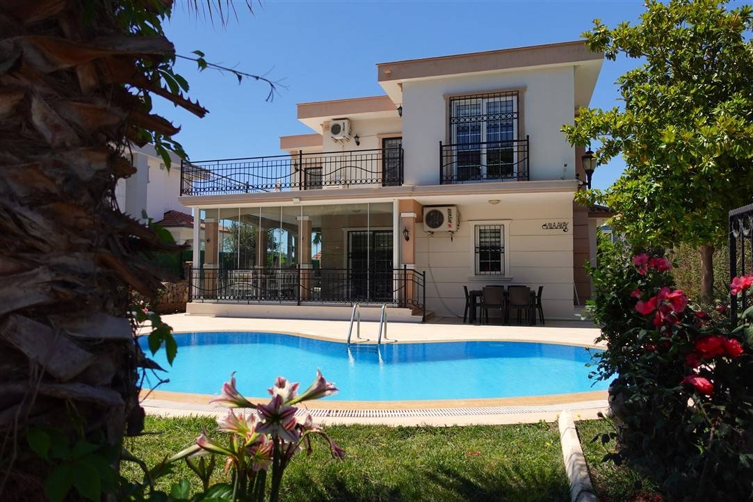 Fethiye Ölüdeniz'de Geniş Alanlı, Özel Havuzlu, Konforlu Şık Villa
