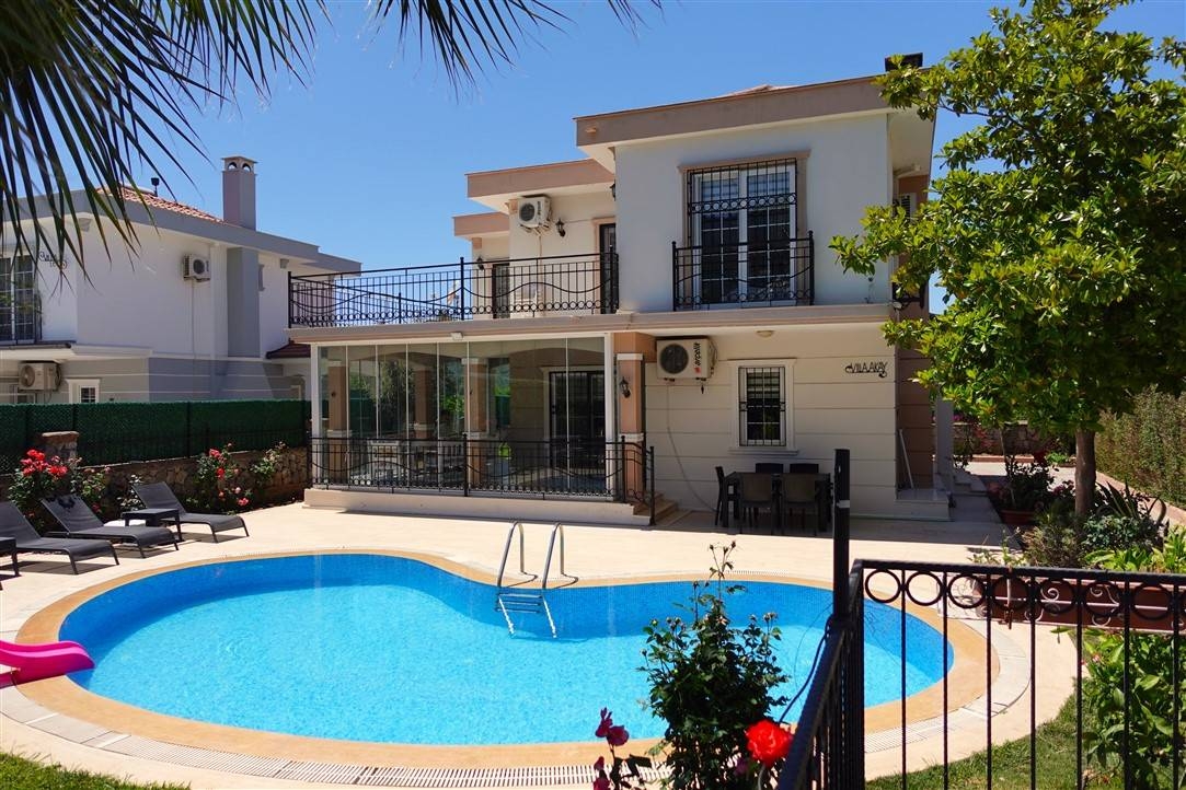 Fethiye Ölüdeniz'de Geniş Alanlı, Özel Havuzlu, Konforlu Şık Villa