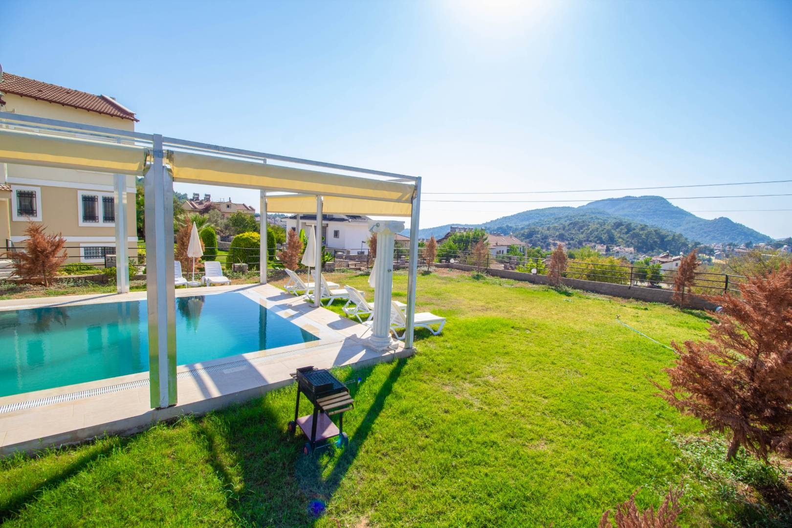 Fethiye Ölüdeniz'de Geniş Alanlara Sahip, Özel Havuzlu, Modern Villa