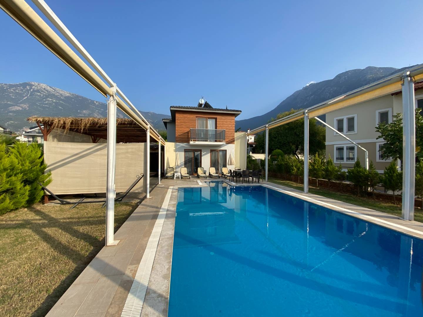 Fethiye Ölüdeniz'de Geniş Alanlara Sahip, Özel Havuzlu, Modern Villa