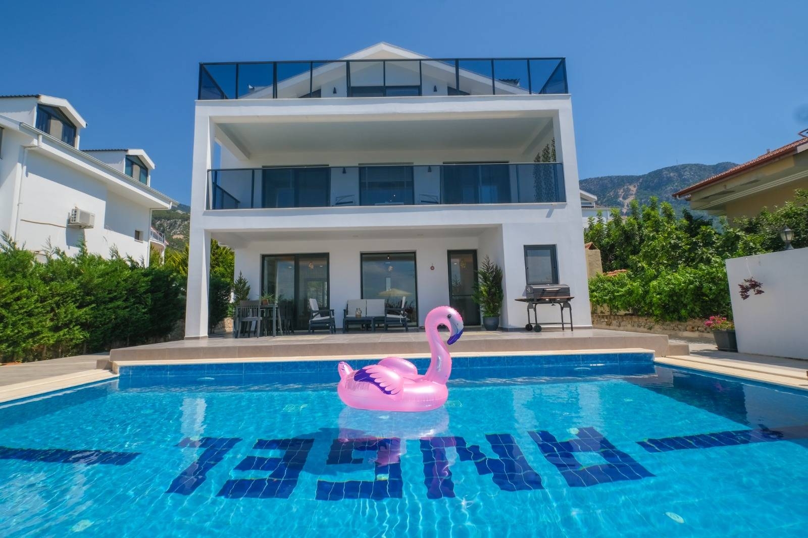 Fethiye Ölüdeniz'de Ferah Alanlara Sahip, Özel Havuzlu, Estetik Villa