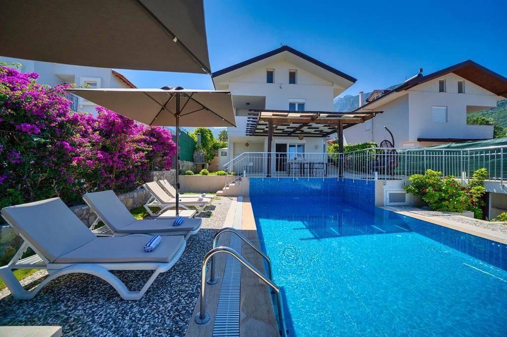 Fethiye Ölüdeniz'de Geniş Alanlara Sahip, Özel Havuzlu, Şık Villa-42333