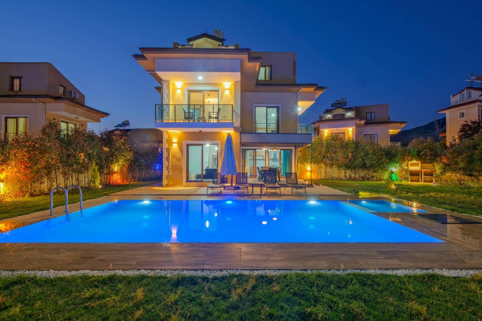 Fethiye Ölüdeniz'de Geniş Alanlı, Özel Havuzlu, 6 Kişilik Villa